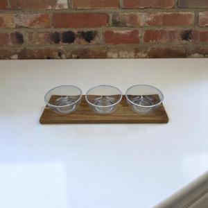 تراي خشب مع 3 أوعية زجاجية