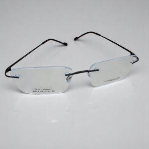 نظارة تنفيذية بدون إطار من التيتانيوم الفضي مع أذرع فائق النحافة