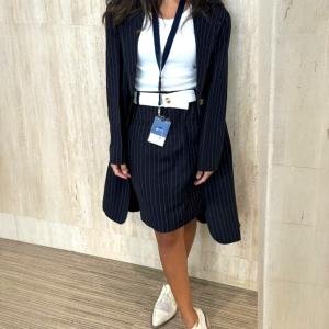 طقم بدلة بتنورة مخططة مع حزام