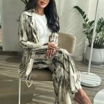 طقم بدلة أنيق بتدرجات فنية ورسومات فرشاة