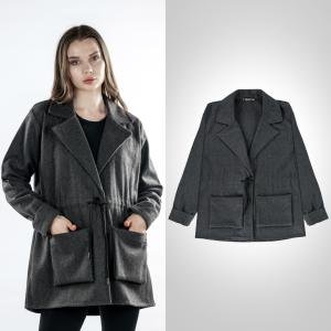 جاكيت بأكمام طويلة وجيوب أمامية وأربطة