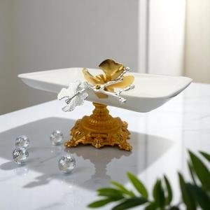 طبق مستطيل سيراميك مزخرف بفراشة على قاعدة ذهبية