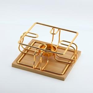 قاعدة وعاء ذهبي مربع
