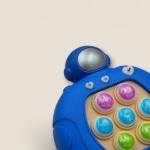 لوح الألعاب الموسيقي بوجوه مبتسمة