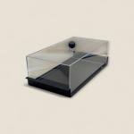 علبة كيك مستطيلة من الأكريليك بقاعدة سوداء