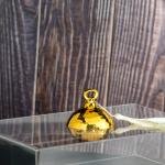 صينية تقديم فاخرة مع غطاء ذهبي على شكل قبة مع مقبض خاتم