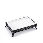 صينية التقديم المستطيلة المصنوعة من البورسلين بأرجل مزخرفة