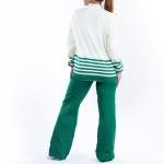 طقم سوت تريكو أنيق بخطوط عريضة