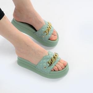 نعال أنيق بتصميم مبطن مع سلسلة ذهبية