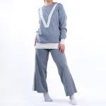 طقم سوت تريكو أنيق مع تصميم "V" باللون الأبيض في الأمام