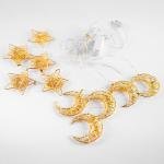 فانوس رمضان مع زينة على شكل هلال ونجمة