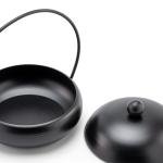 مبخرة معدنية أنيقة بمقبض وغطاء