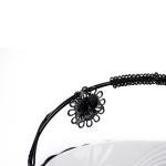 صينية تقديم دائرية مصنوعة من البورسلين بقاعدة حديدية ومقبض