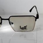 نظارة مضادة للضوء الأزرق بتصميم هندسي وإطار أسود مطفي