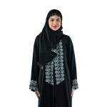 عباية فاخرة مطرزة بتفاصيل من الدانتيل مع وشاح