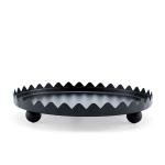 صينية تقديم معدنية  بحواف مفرغة أنيقة