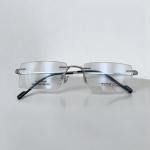 نظارة تنفيذية بدون إطار بلون فضي مع أذرع فائقة النحافة