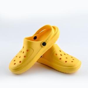 كروكس أصفر عملي ومريح