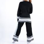 طقم سوت تريكو أنيق بخط عريض