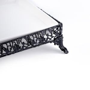 صينية تقديم مستطيلة بأرجل مزخرفة