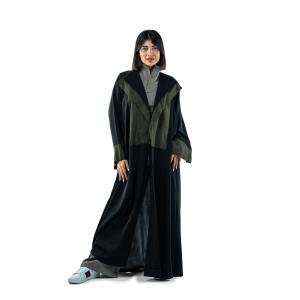 عباية بتصميم ياقة مزدوجة اللون مع نمط شيفرون متباين