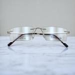 نظارة بدون إطار مصنوعة من التيتانيوم فائق الخفة مع جسر ذهبي