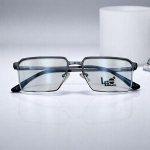 نظارة مربعة مضادة للضوء الأزرق بإطار رمادي معدني وجسر مسطح