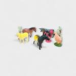 مجموعة مجسمات الحيوانات مع الأشجار الصغيرة