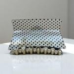 مشبك شعر بتصميم منقط لامع مع قبضة ذهبية وثبات واسع