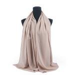 وشاح كريمي من القطن والبوليستر بحواف مخيطة بدقة ناعم وأنيق وخفيف الوزن