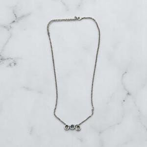 عقد قلادة بثلاث حلقات مترابطة