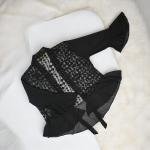 بلوزة دانتيل نسائية سوداء بشيفون شفاف وقصة بيبلوم وأكمام جرس