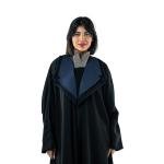 عباية بياقة منظمة وياقة صدر مميزة وقصة انقية
