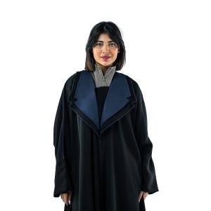 عباية بياقة منظمة وياقة صدر مميزة وقصة انقية