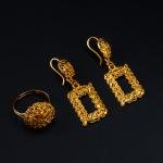 طقم مجوهرات قديم بتصميم مستطيل ومزخرف