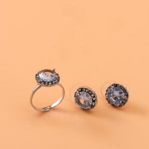 طقم قلادة وأقراط كريستالية فاخرة بتصميم دائري فاخر