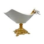 صينية فواكه وحلويات سيراميك مزينة بفراشة على قاعدة مزخرفة