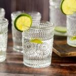 طقم إبريق زجاجي مع تصميم منقوش – 6 أكواب متناسقة