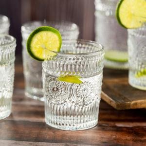 طقم إبريق زجاجي مع تصميم منقوش – 6 أكواب متناسقة