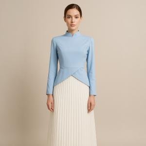 فستان بتصميم بلوزة علوية بنهايات مدببة وبليسية من أسفل