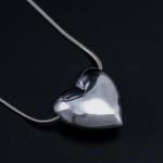 طقم العقد بتعليقة قلب منفوخ وأقراط على شكل قلب لامع