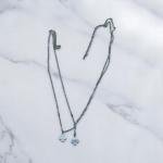 عقد مع قلادتين بتصميم زهرتين