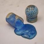 عجينة سلايم مع لعبة طائرة وخرز عائم في علبة كروية شفافة لعبة حسية للأطفال