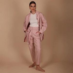 بنطلون نسائي بخصر مرتفع مع حزام أناقة بلا مجهود وراحة طوال اليوم