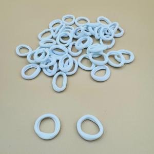 مجموعة من الأربطة المطاطية الصغيرة المرنة