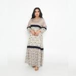 عباية بنقشة الزهور مع نير ساتان متباين ولمسات من الدانتيل البحري