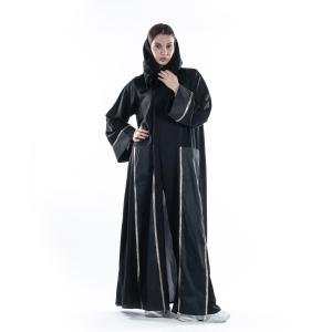 عباية أنيقة بتفاصيل مخملية وحواف معدنية مع جيوب خارجية وطرحة موضة محتشمة للنساء