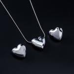 طقم العقد بتعليقة قلب منفوخ وأقراط على شكل قلب لامع