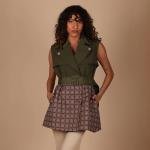 جيليه للسيدات بحزام بدون أكمام مع تنورة ذات ثنيات هندسية