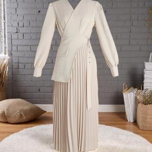 فستان ماكسي مطوي بتصميم أمامي ملفوف وتفاصيل جيب عملي